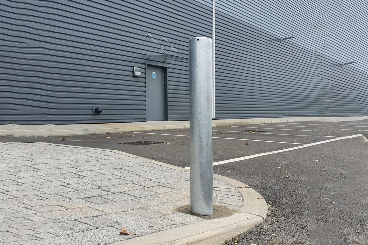 Galvanized Fixed Bollard